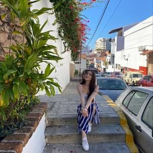 Meet your Posher, Alejandra